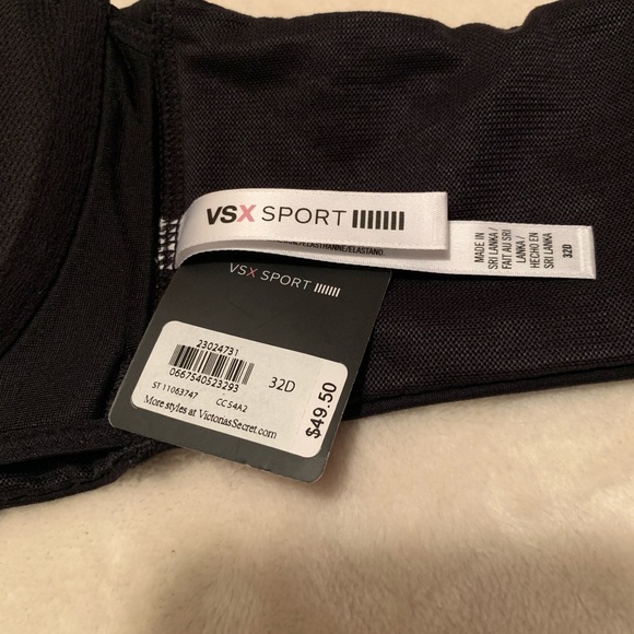 NWT Victoria’s Secret sports bra - Picture 2 of 3
